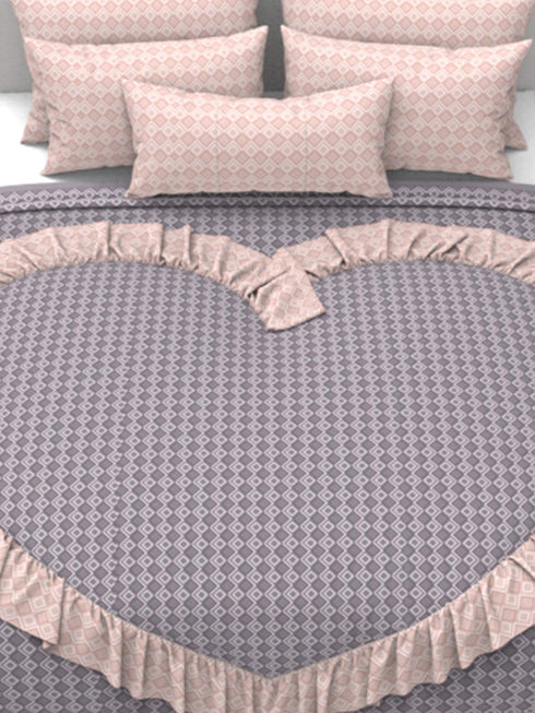 The White Moss Valentine Heart Winter comforter with 2 pillow covers